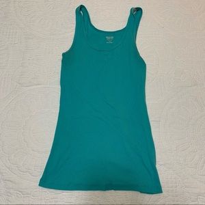 Ribbed turquoise tank